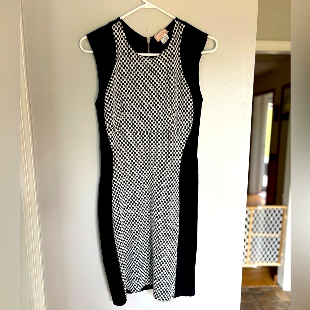 Black and white checkered silhouette mini dress, size M 🏁🖤🤍 - Picture 2 of 6